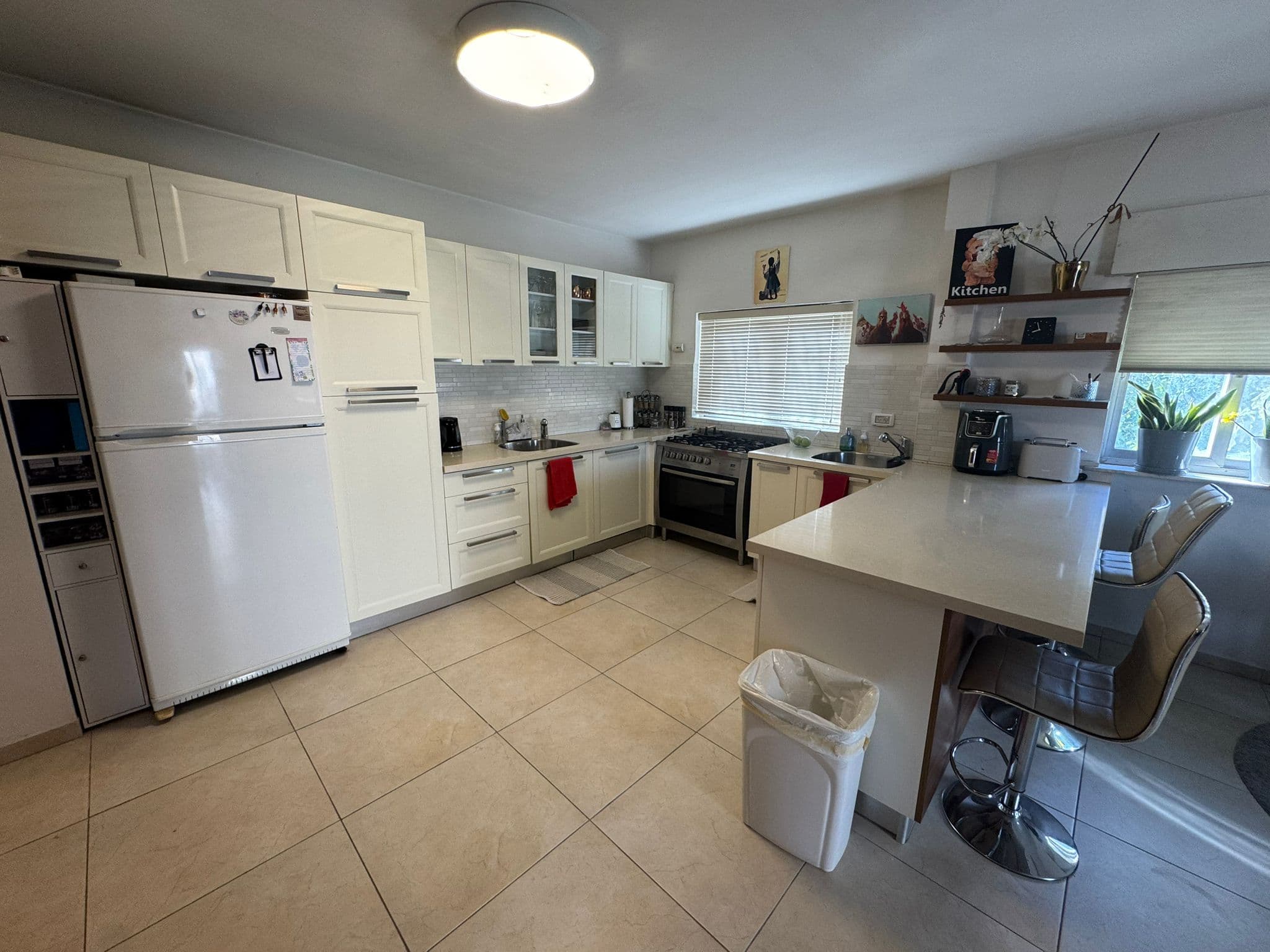 Rehavia • 3 Bedroom Apartment backdrop