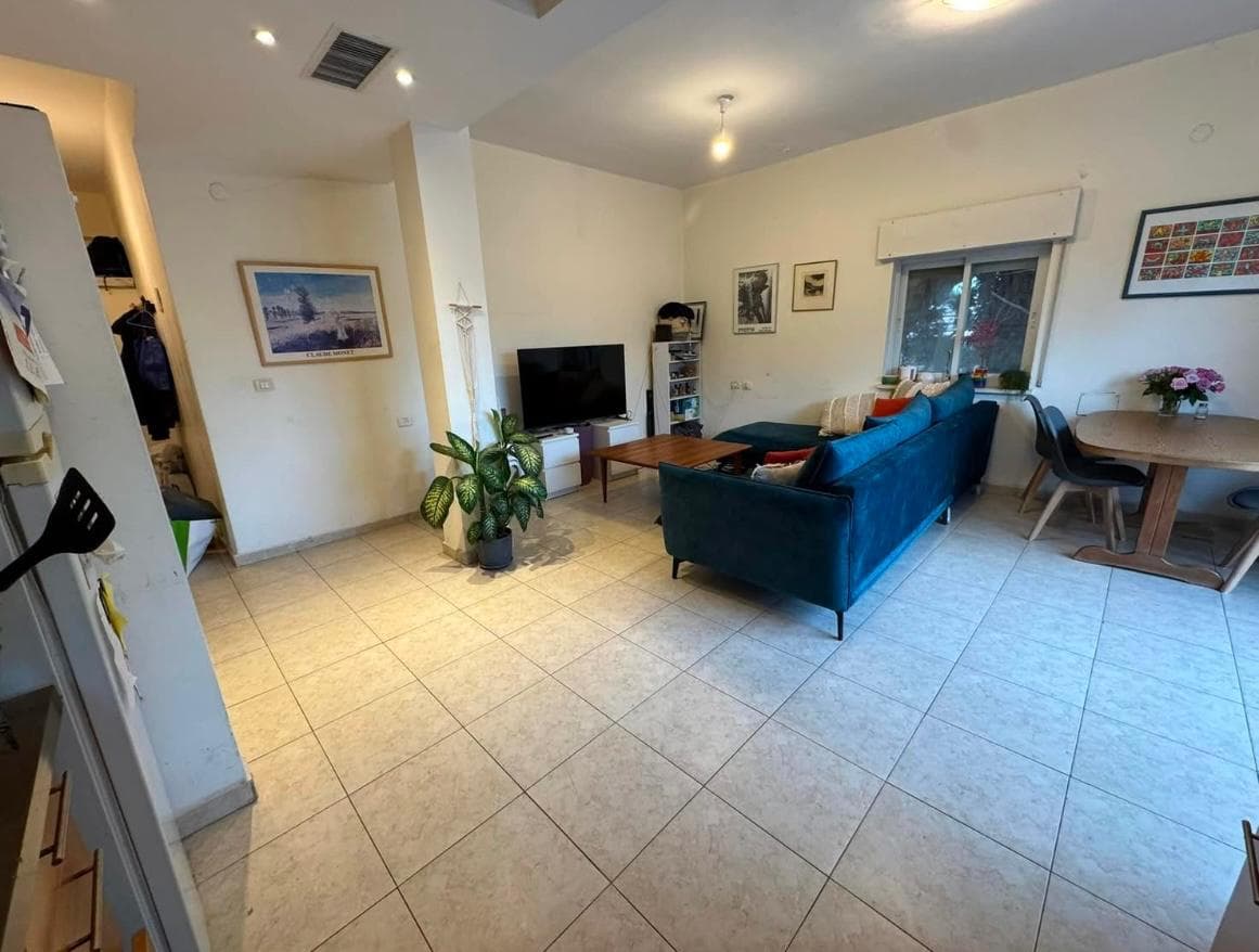 Bartenura • Rehavia Apartment backdrop