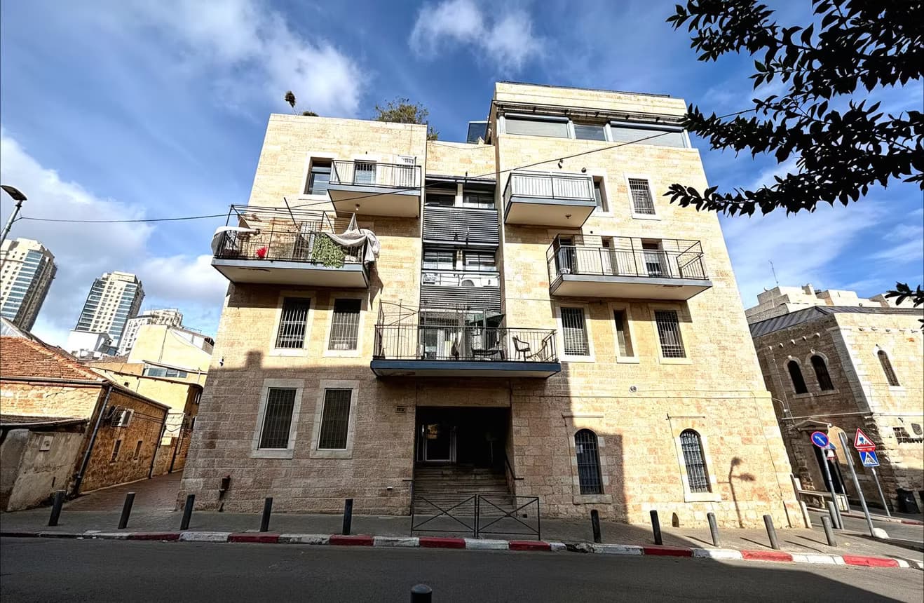 Perfect for Airbnb • Nachlaot Border card image